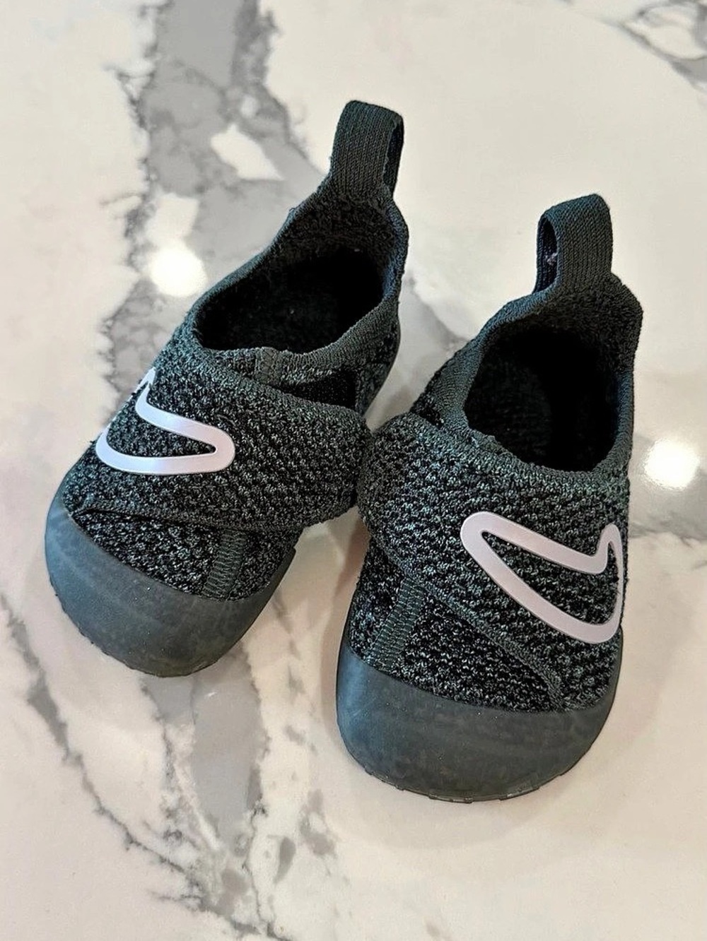 Nike Swoosh 1 Kids Sneakers US 5C Like New